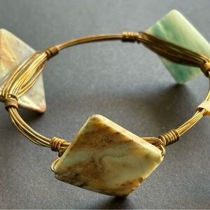 🍀🍀 Elegant Gold and Cream Women's Bracelet